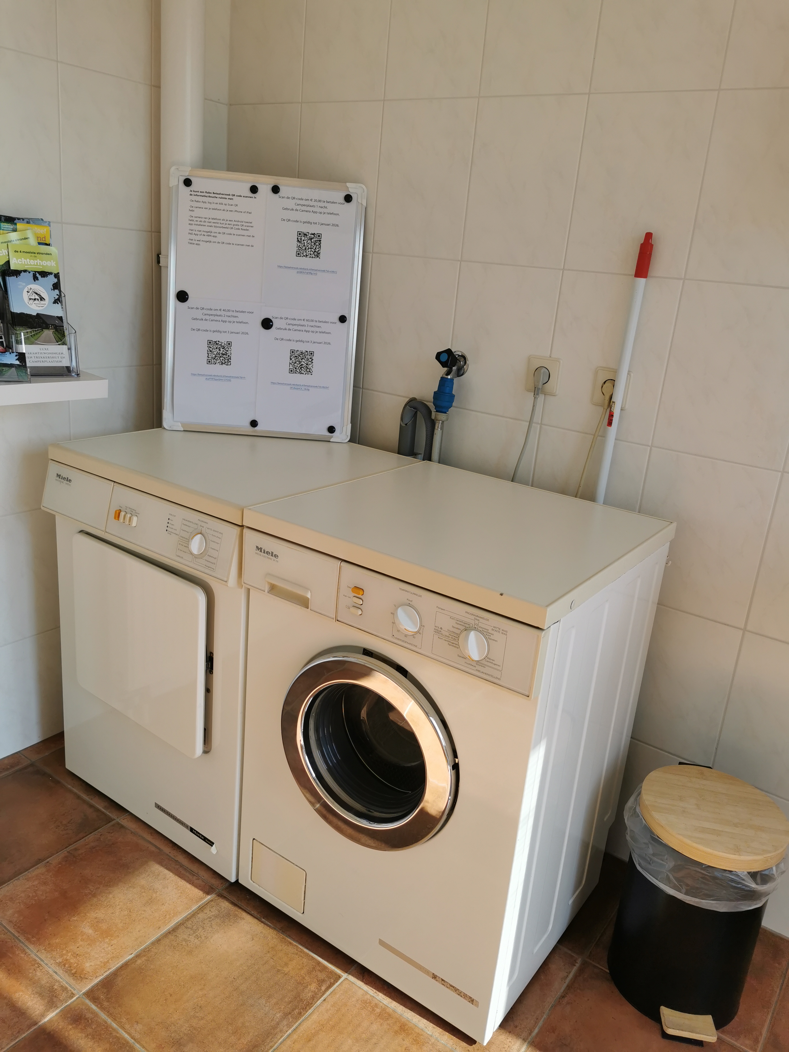 Wohnmobilstellplatz: Was/droog combinatie tegen vergoeding - Recreatieoord Hippique