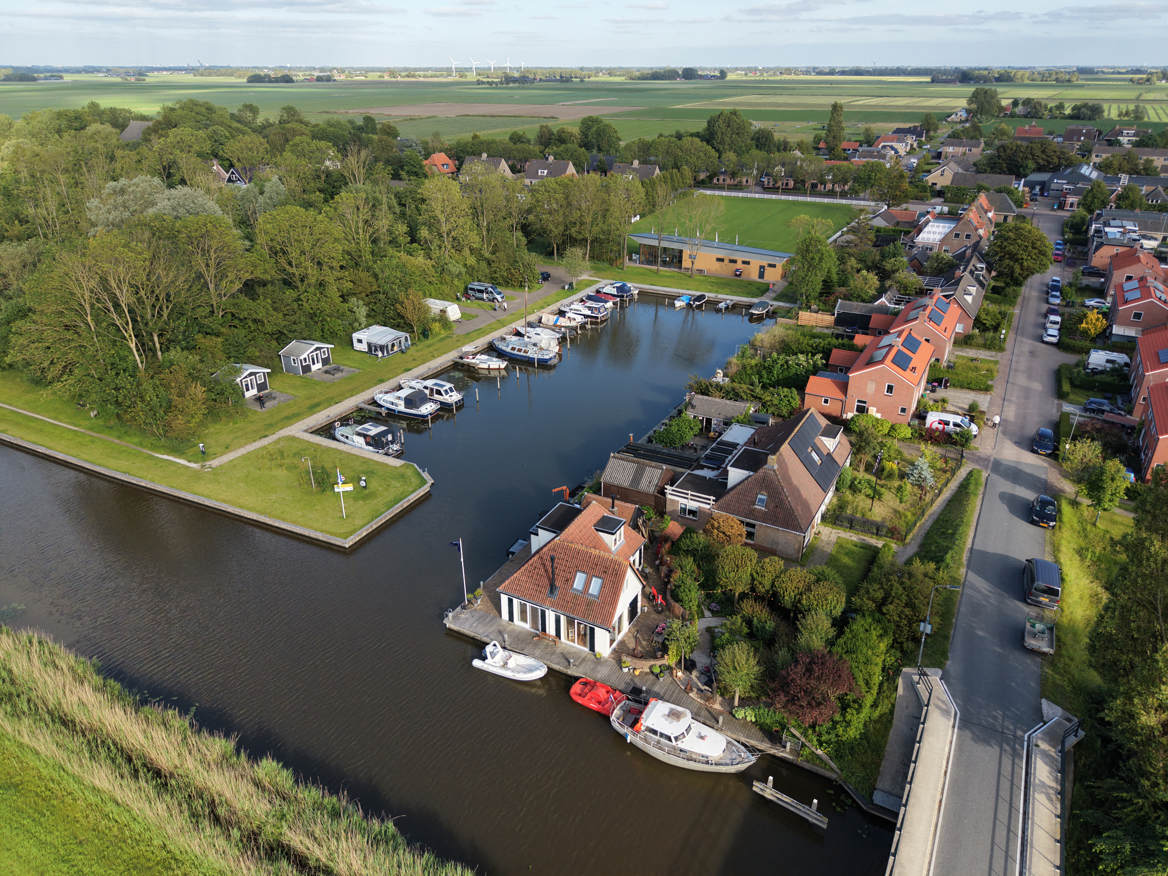 Wohnmobilstellplatz: Minicamping en Recreatiehaven it Kattegat – Ried