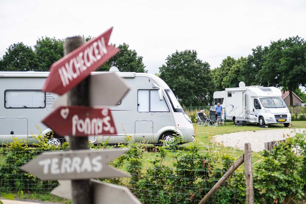 Reisemobilstellplatz: Camperplaats Houbenhof