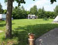 Wohnmobilstellplatz: Klein veldje met 4 kampeerplaatsen - Camping de Bosrand Spier