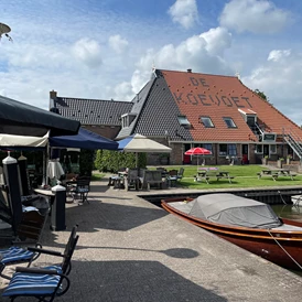 Wohnmobilstellplatz: Terrasse am Hafen - Recreatiebedrijf De Koevoet