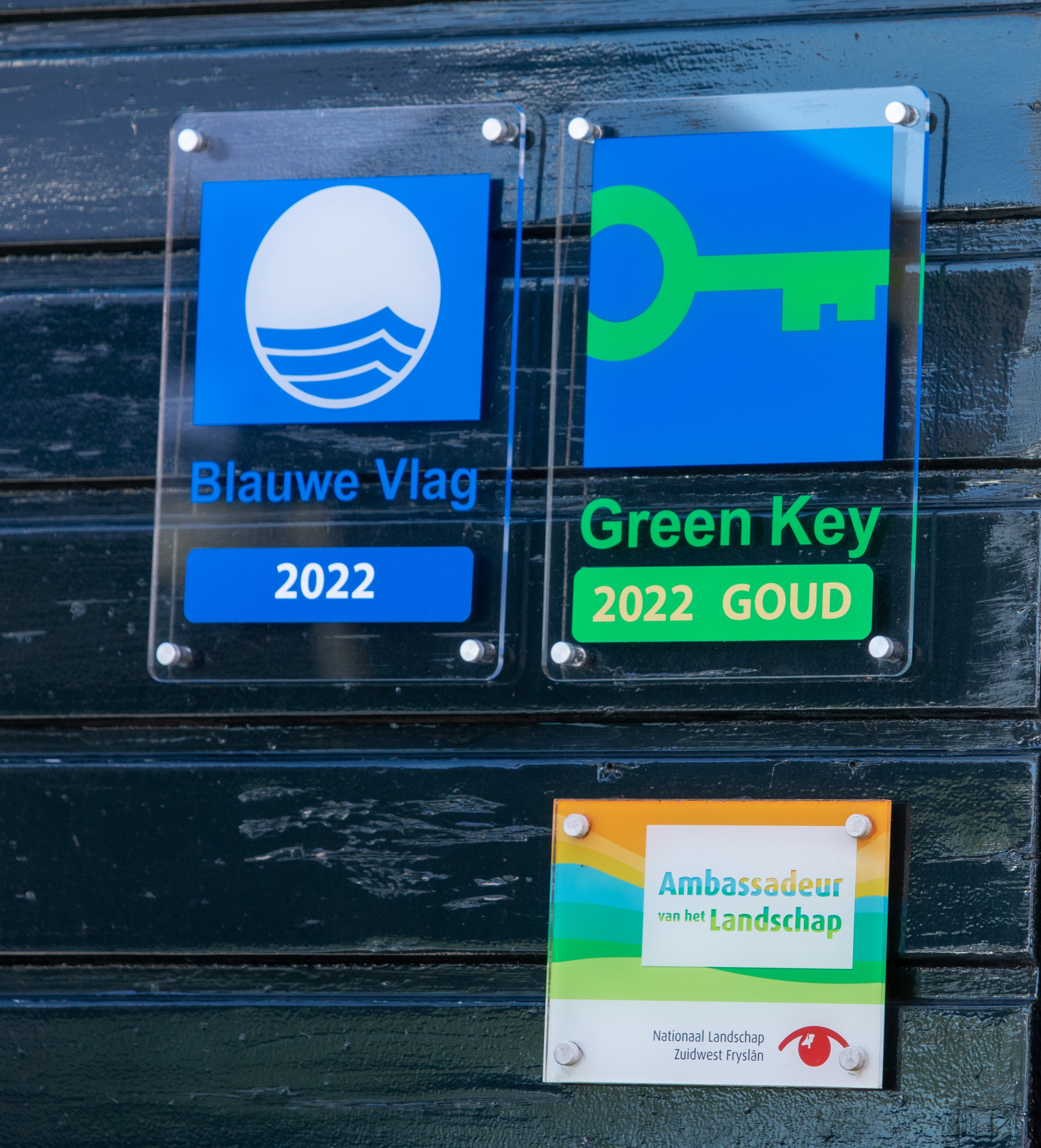 Wohnmobilstellplatz: Seit 2022 sind wir Green Key und Blue Flag angeschlossen.

Green Key ist das größte Nachhaltigkeitslabel für den Tourismus- und Freizeitsektor in den Niederlanden. Betriebe mit dem Gütezeichen Green Key tun alles, um die Umwelt zu schonen, ohne auf Komfort und Qualität für ihre Gäste zu verzichten. Sie gehen einen Schritt weiter, als es die normalen Gesetze und Vorschriften erfordern. - Recreatiebedrijf De Koevoet