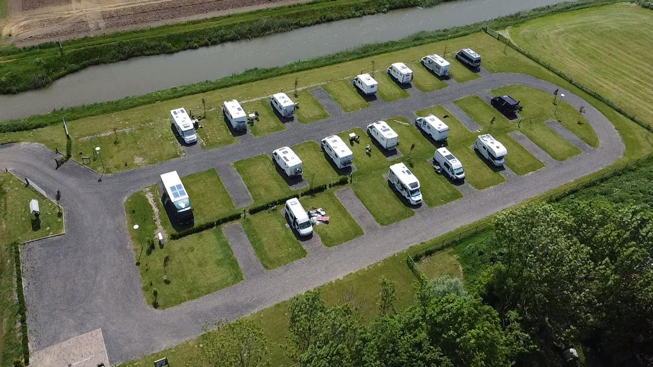 Wohnmobilstellplatz: Camperplaats de Ganzeheuvel