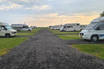 Wohnmobilstellplatz: Camperplaats de Ganzeheuvel