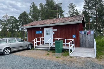 Wohnmobilstellplatz: Toiletten- und Duschhaus mit Waschmaschine - Fågelsjö Gammelgård Bortom Åa