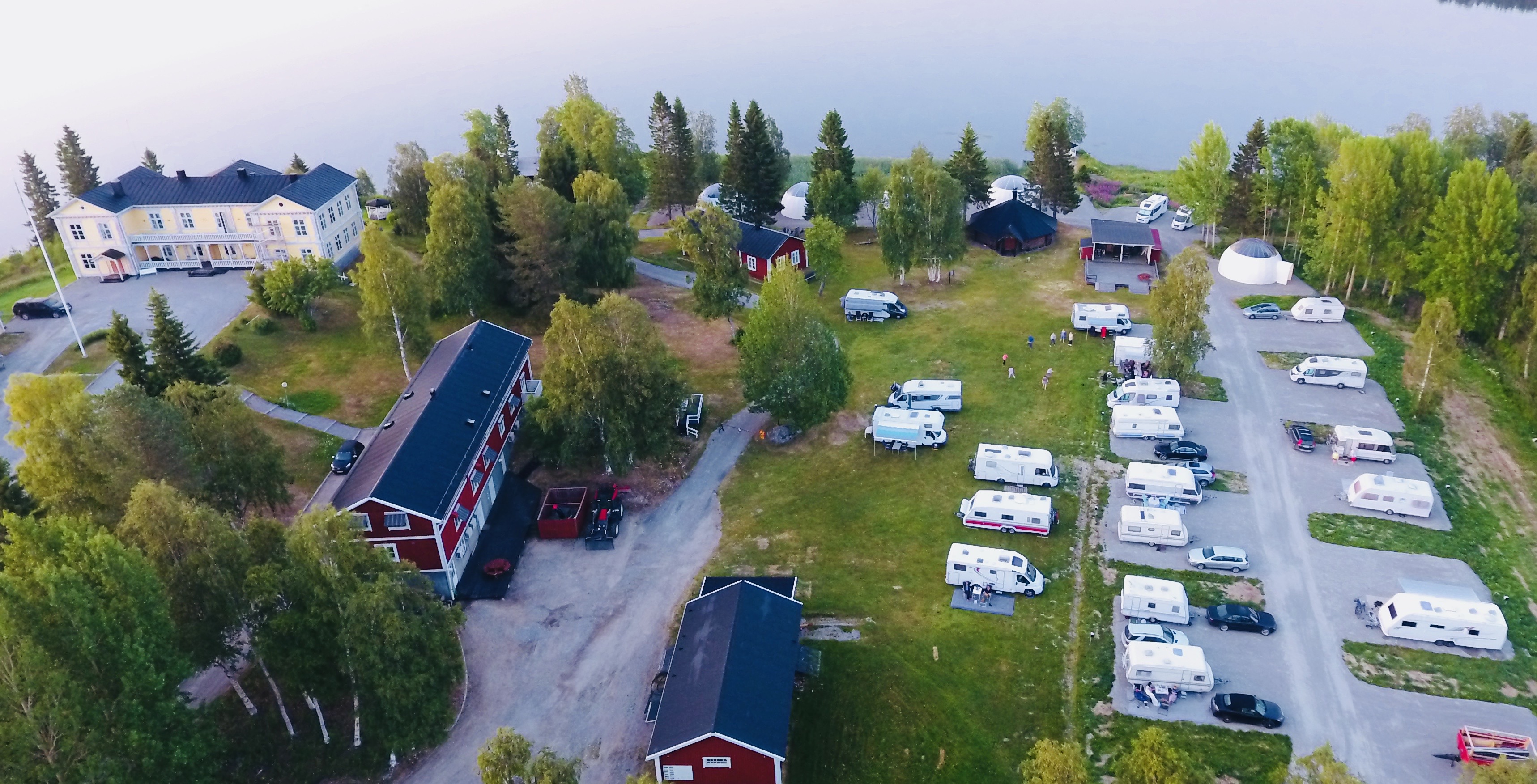 Wohnmobilstellplatz: Camp site next to the river of Kalix - Filipsborgs Herrgård (Filipsborg Herrenhaus)