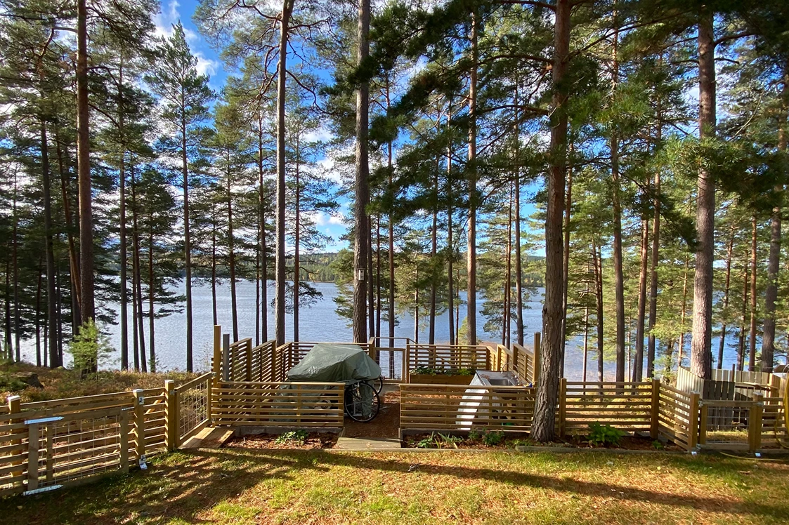 Wohnmobilstellplatz: Wunderschöner Naturcampingplatz mit Blick auf Kiefern und Wasser - Strömsnäs Naturcamping