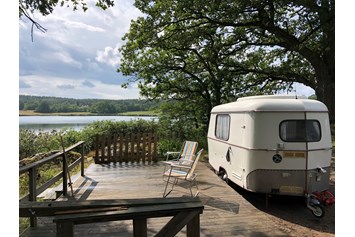 Wohnmobilstellplatz: Campingplatz mit Sonnendeck und eigenem Zugang zur Ostsee möglich. - Blankaholm NaturCamping