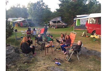 Wohnmobilstellplatz: Campingplatz mit seinen Freunden besuchen geht auch. - Blankaholm NaturCamping