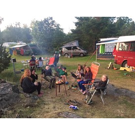 Wohnmobilstellplatz: Campingplatz mit seinen Freunden besuchen geht auch. - Blankaholm NaturCamping