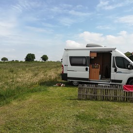 Wohnmobilstellplatz: Stellplatz bis 8m, kostenloser Strom, Wasser, keine Duschen - Weingut Sloboda