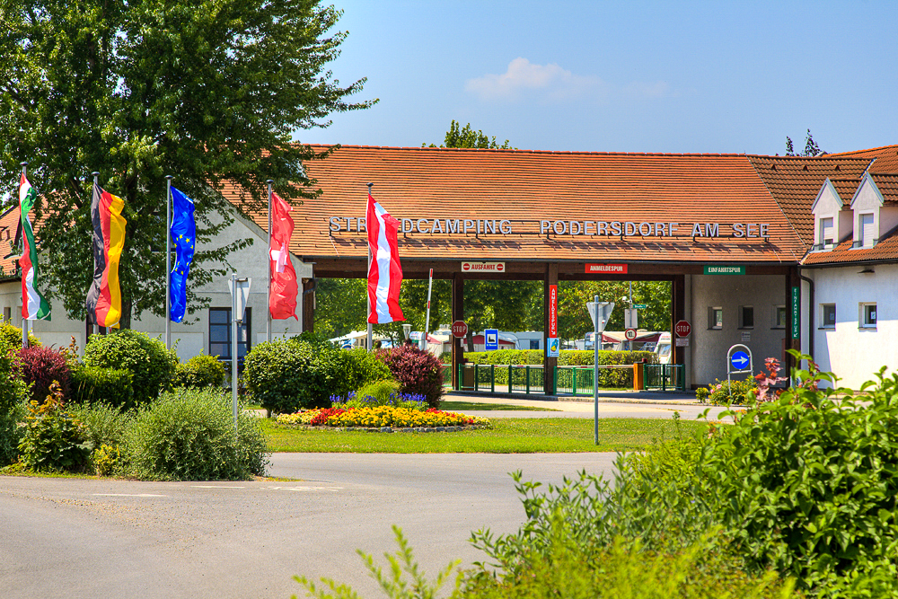 Wohnmobilstellplatz: Strandcampingplatz Einfahrt - Strandcamping Podersdorf am See