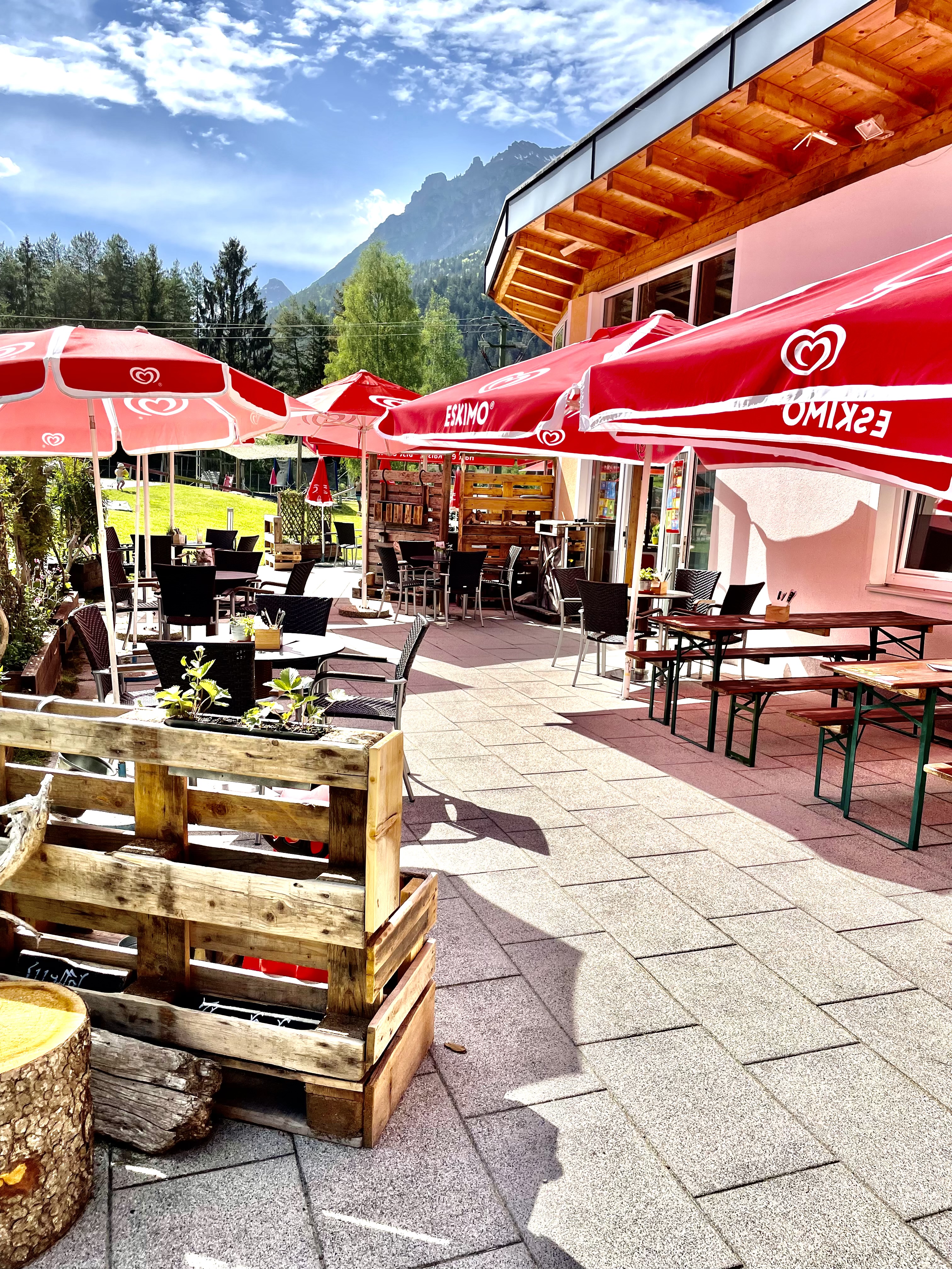 Wohnmobilstellplatz: Sonnenterrasse Bistro Camping - Lechtal Camping Tirol