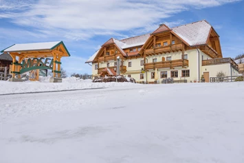 Wohnmobilstellplatz: Haus im Winter - Alpengasthaus Moser