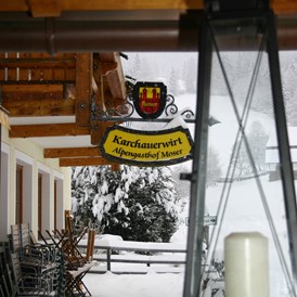 Wohnmobilstellplatz: Hauseingang im Winter - Alpengasthaus Moser