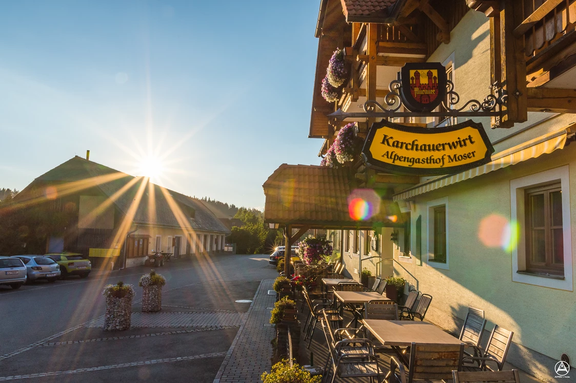 Wohnmobilstellplatz: Terasse im Spätsommer - Alpengasthaus Moser