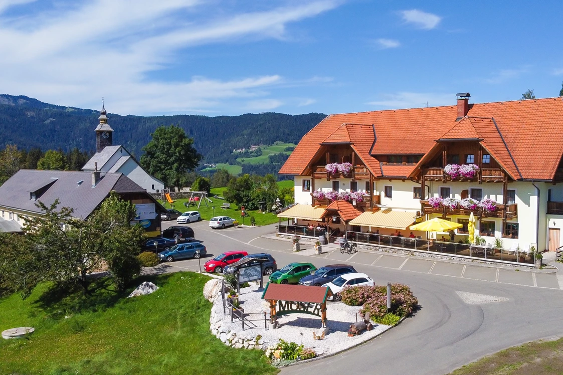 Wohnmobilstellplatz: Haus- und Umgebung beim Moser - Alpengasthaus Moser