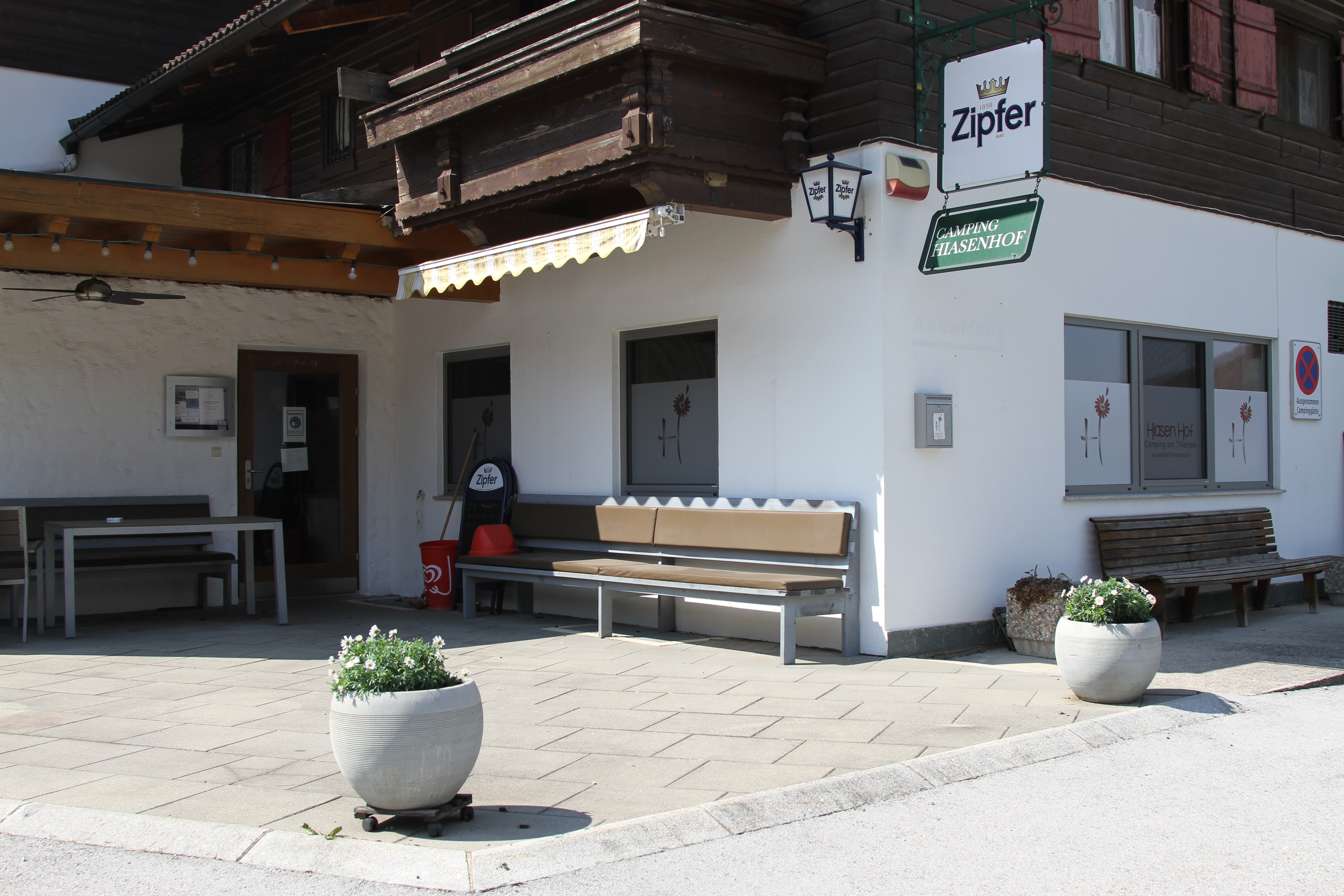 Reisemobilstellplatz - Brannenburg - Imbiss / Anmeldung - Camping Hiasenhof