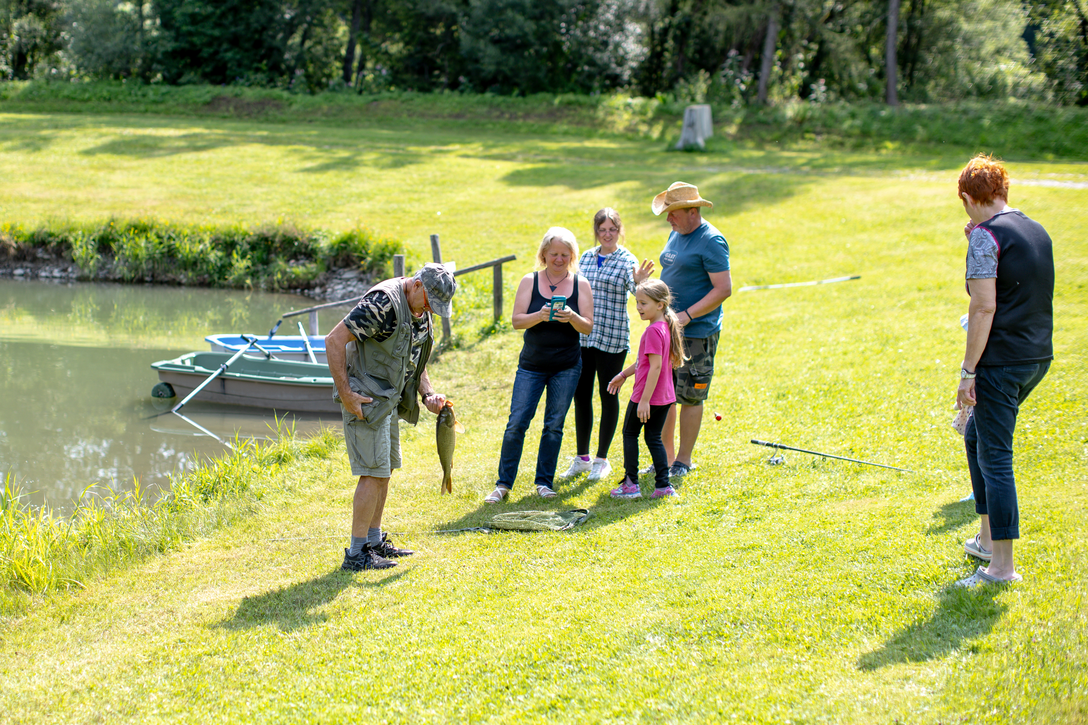 Wohnmobilstellplatz: Fischen im Freizeitteich - Camping Olachgut - Freizeit