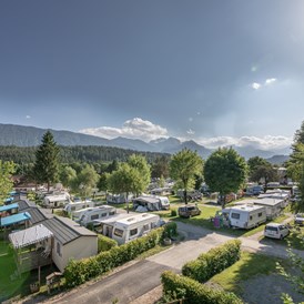 Wohnmobilstellplatz: Camping umgeben von den Kärntner Berg- und Seenwelten - EuroParcs Hermagor · Nassfeld