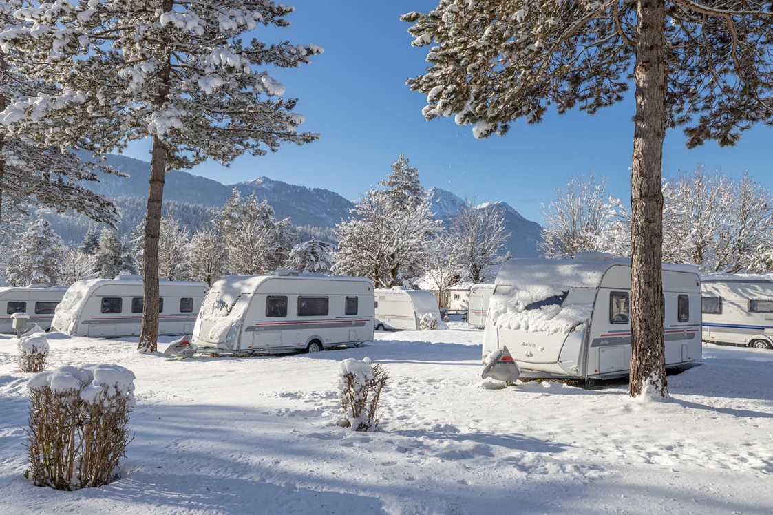 Wohnmobilstellplatz: Wintercamping - EuroParcs Hermagor · Nassfeld