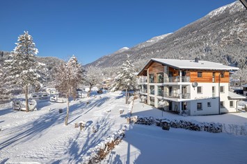 Wohnmobilstellplatz: AlpinLodge und Camping im Winter - EuroParcs Hermagor · Nassfeld