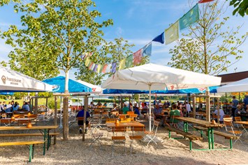 Wohnmobilstellplatz: unser Gastgarten donAu-Standl - Camping & Pension Au an der Donau