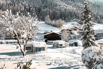 Wohnmobilstellplatz: Camping Dreiländereck Tirol, Blockhütten & Apartments