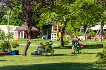 Wohnmobilstellplatz: Radfahren im Rosental - Drauradweg nur wenige Meter entfernt - Naturcamping Juritz