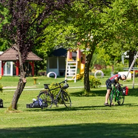 Wohnmobilstellplatz: Radfahren im Rosental - Drauradweg nur wenige Meter entfernt - Naturcamping Juritz