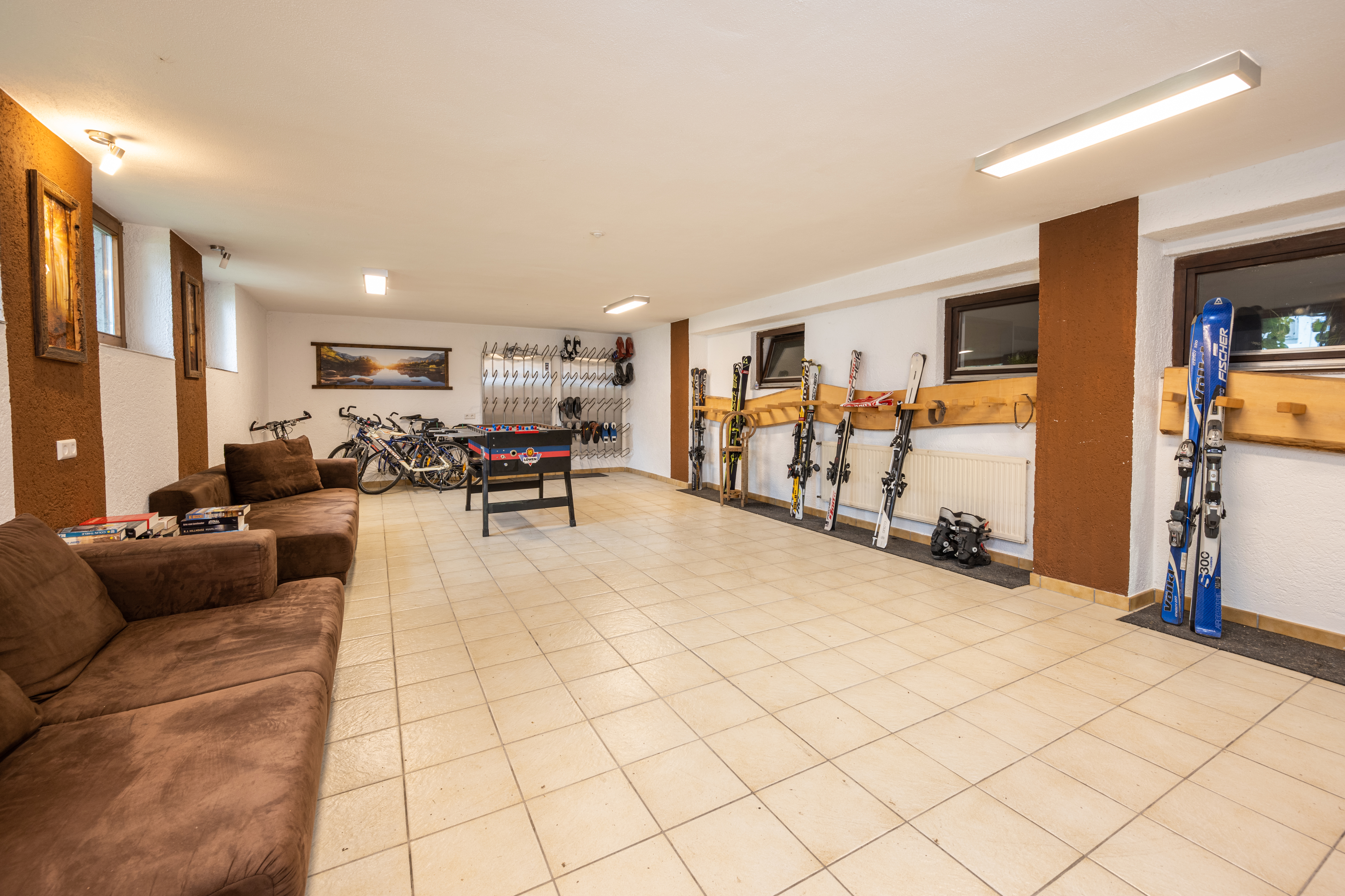 Wohnmobilstellplatz: Wäscheraum mit Waschmaschine & Trockner, Ski- & Trockenraum für Ihr Sport-Equipment - Tauerncamping Radstadt