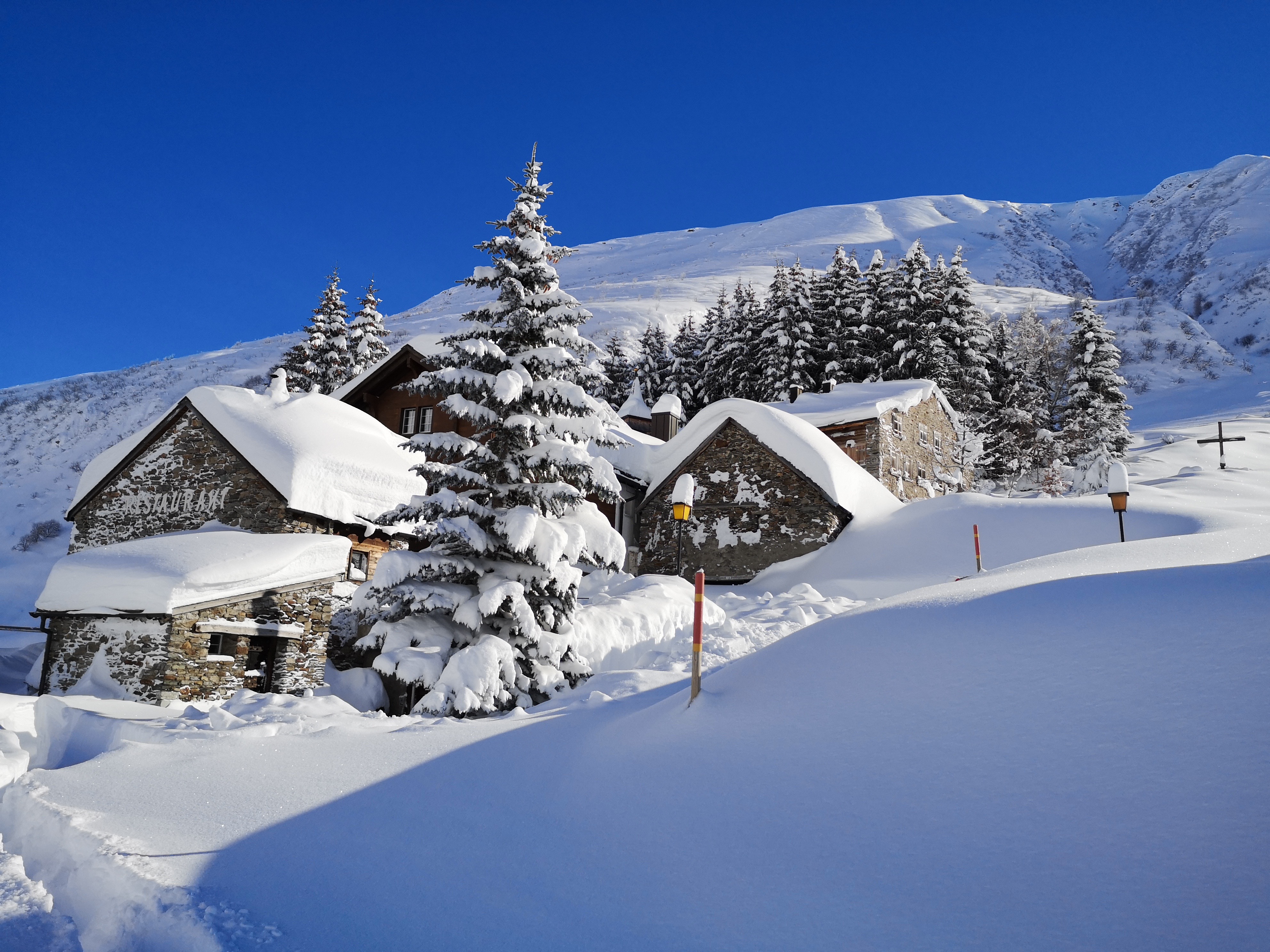 Wohnmobilstellplatz: Zumdorf....... offiziell das Kleinste Dorf der Schweiz - Zumdorf Hospental