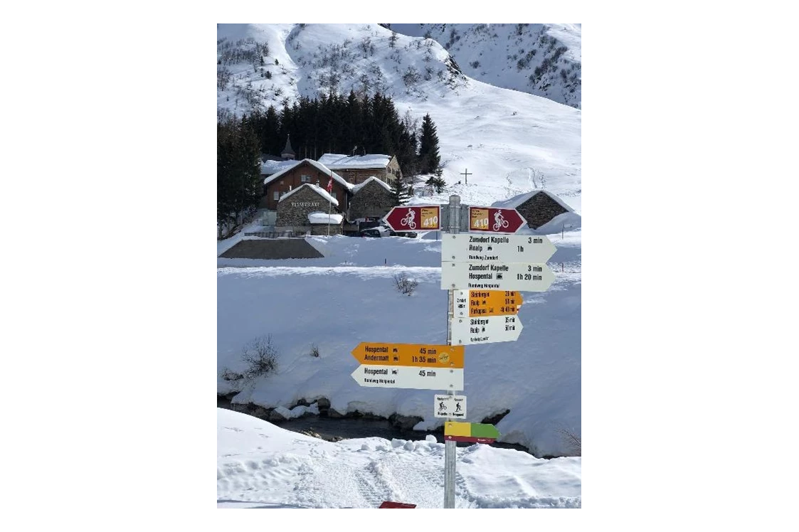 Wohnmobilstellplatz: lässt Wintersportler das Herz aufdauen - Zumdorf Hospental