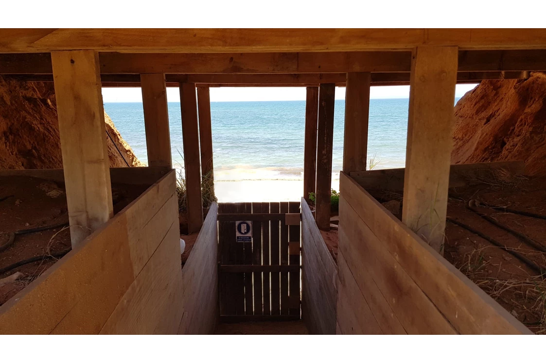 Wohnmobilstellplatz: Privater Zugang zum Strand - La Siesta de la Gaviota