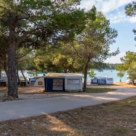 Wohnmobilstellplatz: platz - Camping Jezera Lovišća Village