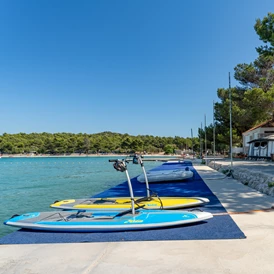 Wohnmobilstellplatz: surfschule - Camping Jezera Lovišća Village