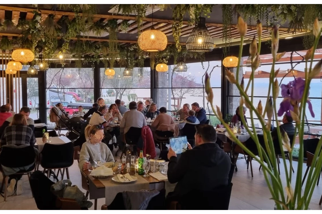 Wohnmobilstellplatz: Restoran Lavanda on the beach - Camping Lavanda