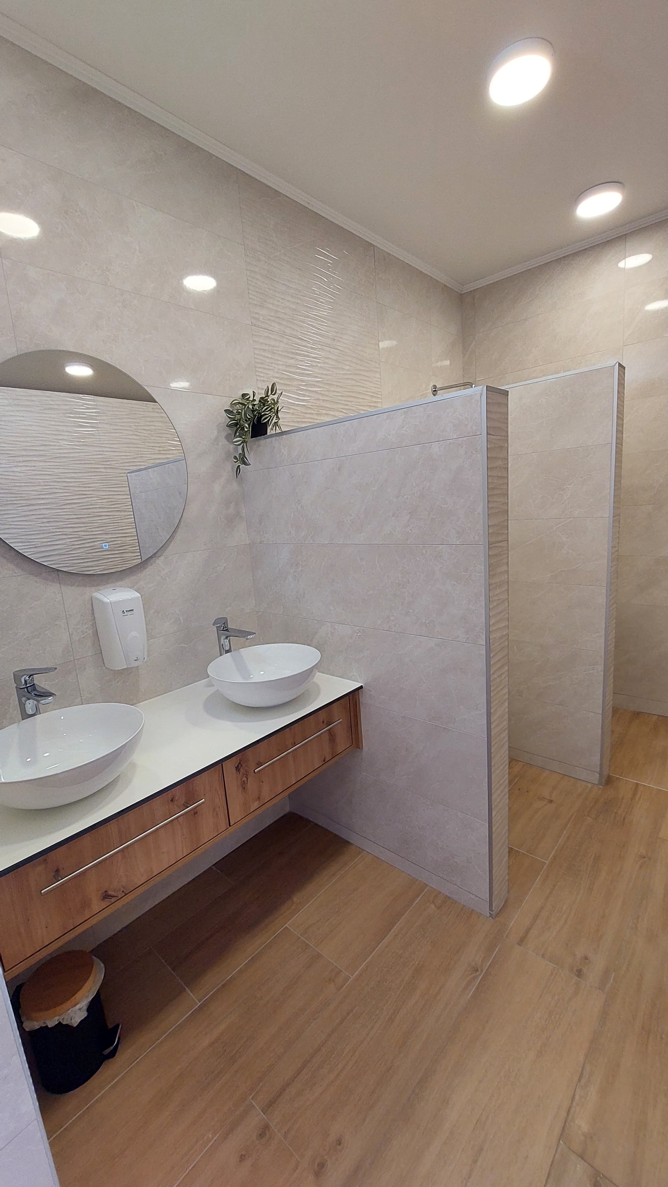 Wohnmobilstellplatz: Family bathrooms - Campingplatz Lavanda - Sanitario