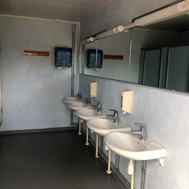 Wohnmobilstellplatz: Toiletten für Frauen - Napapiirin Saarituvat