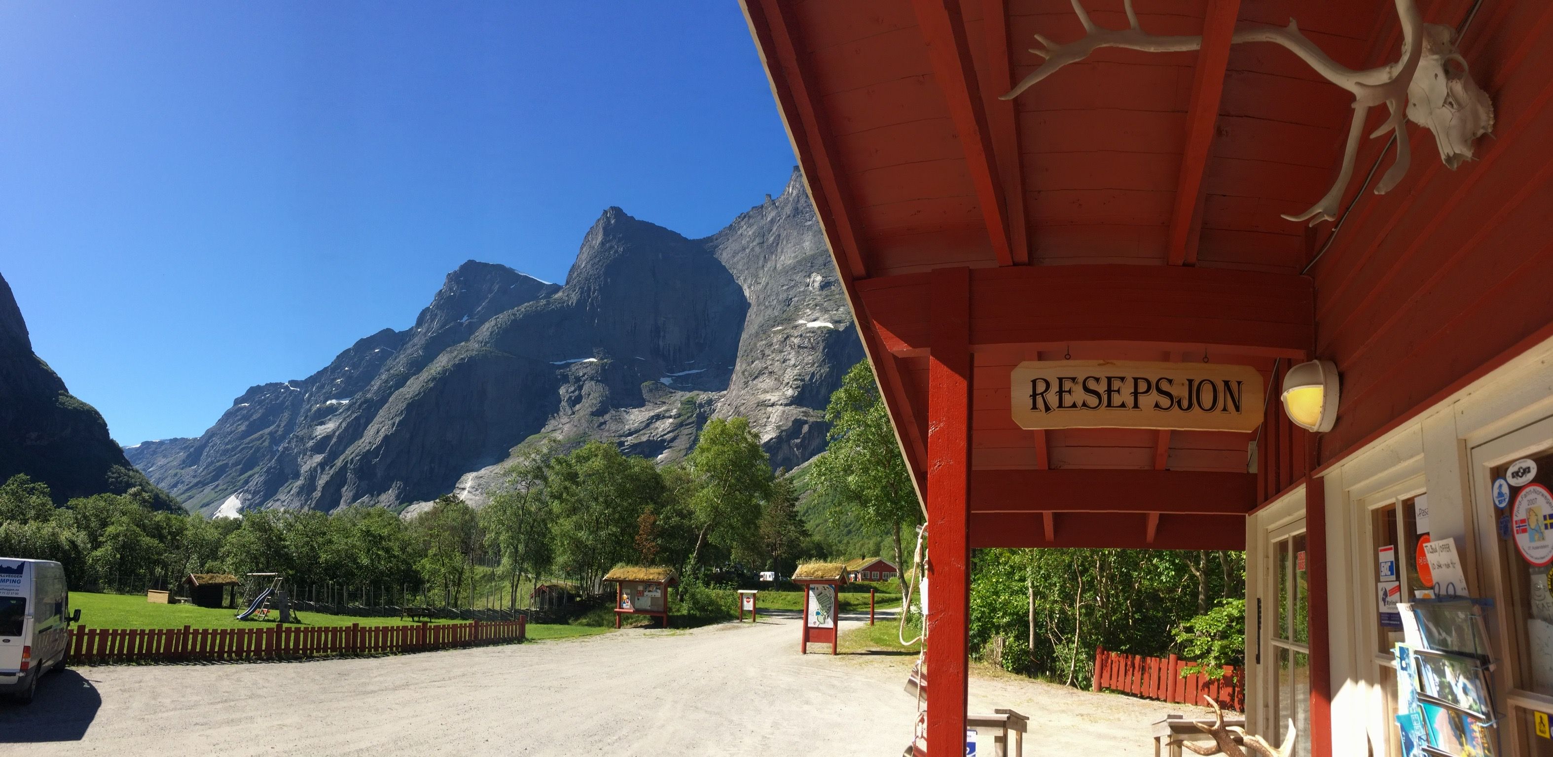 Reisemobilstellplatz - Wohnwagen erlaubt - Norwegen - Reception - Trollveggen Camping