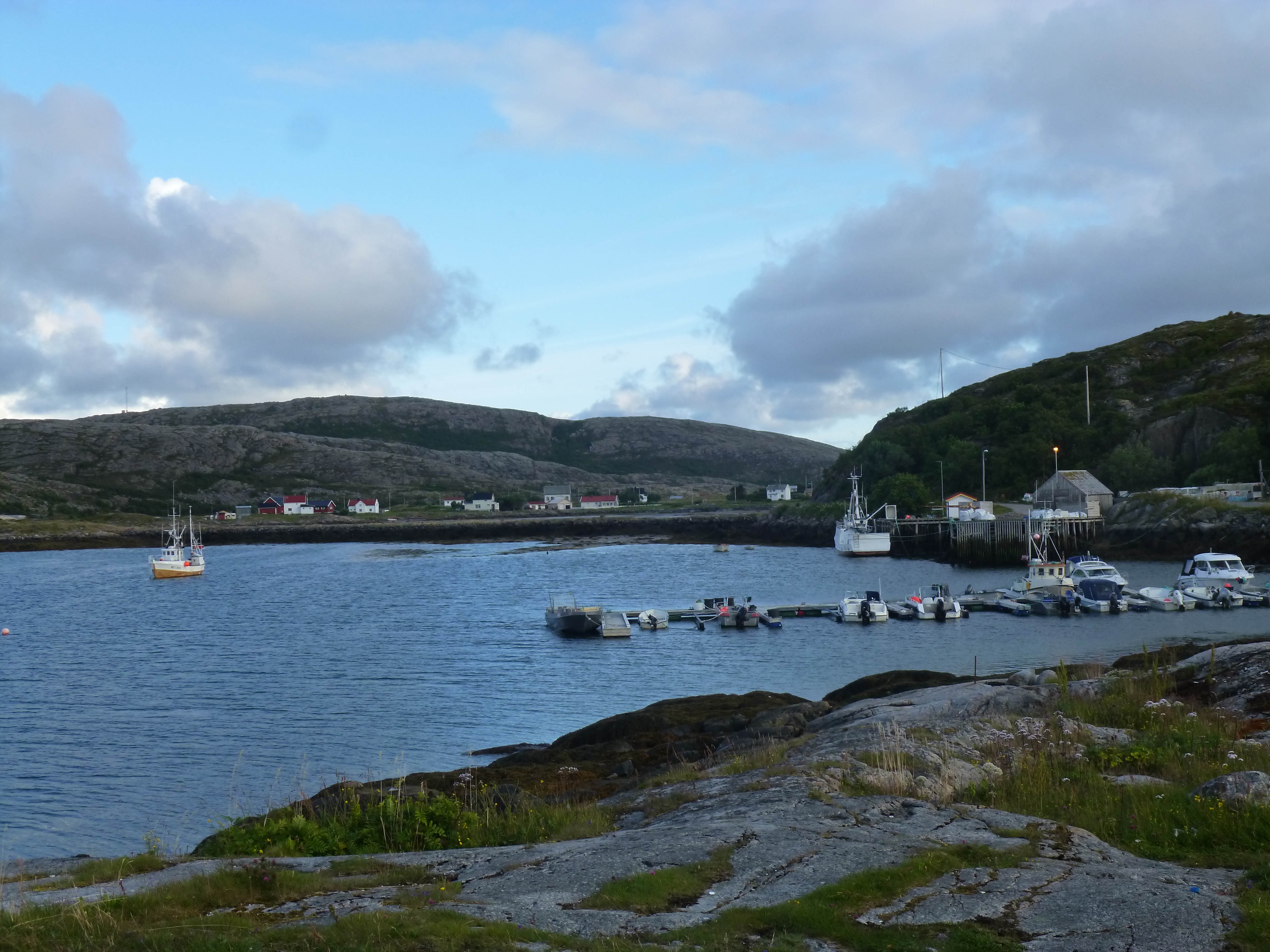 Wohnmobilstellplatz: Hafen von Valøy - Skjærgårdscamping