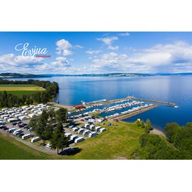 Wohnmobilstellplatz: Welcome to Evjua by Lake Mjøsa - enjoy authentic Norwegian countryside with a view! - Evjua Strandpark