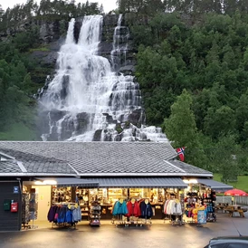 Wohnmobilstellplatz: Tvindefossen souvenir shop - Tvinde Camping