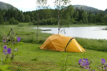 Wohnmobilstellplatz: Separater Zeltplätze - Velfjord Camping & Hytter