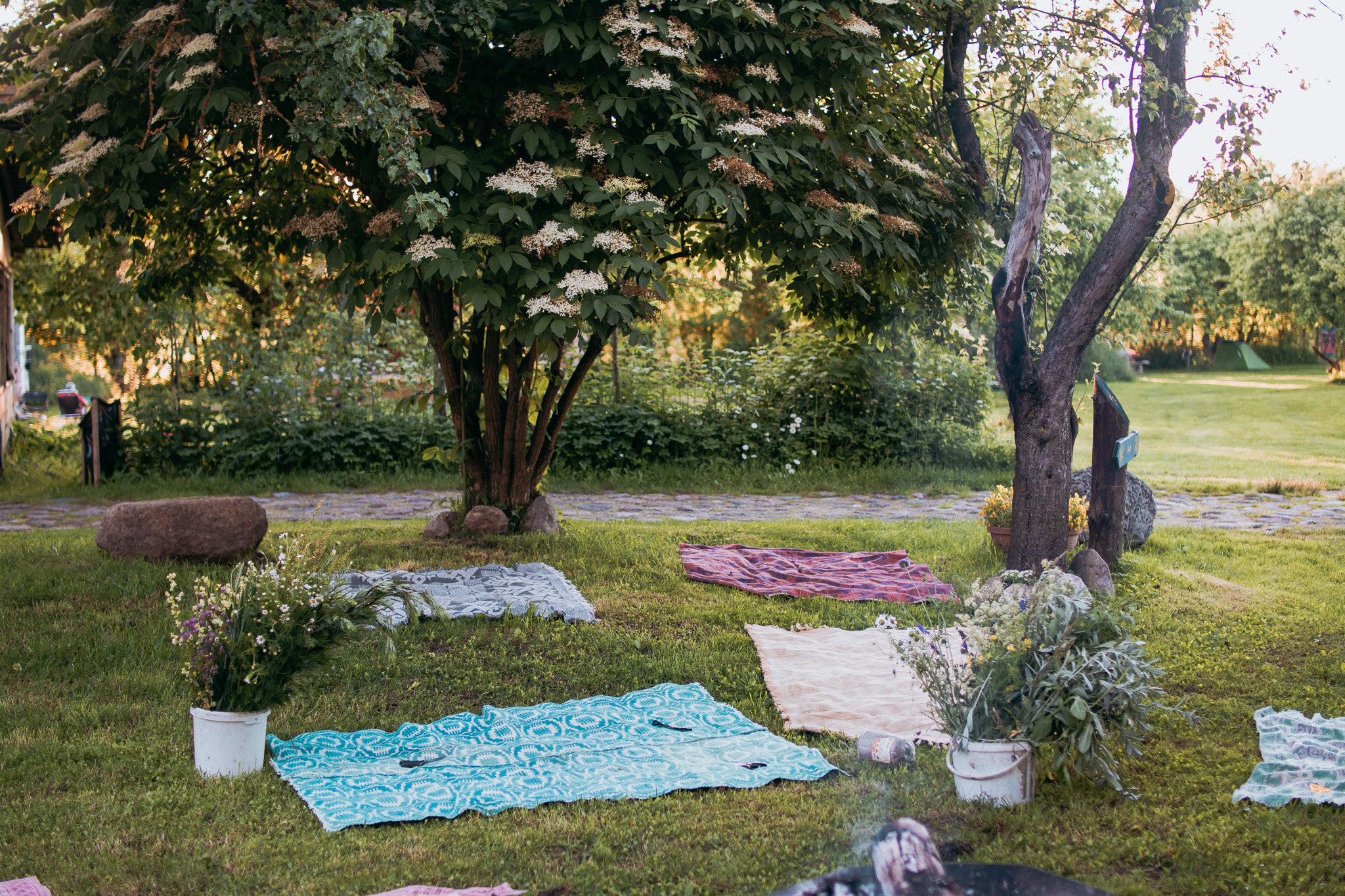 Wohnmobilstellplatz: Picnic and workshops area during celebrations  - Sunny Nights Camping & Homestead