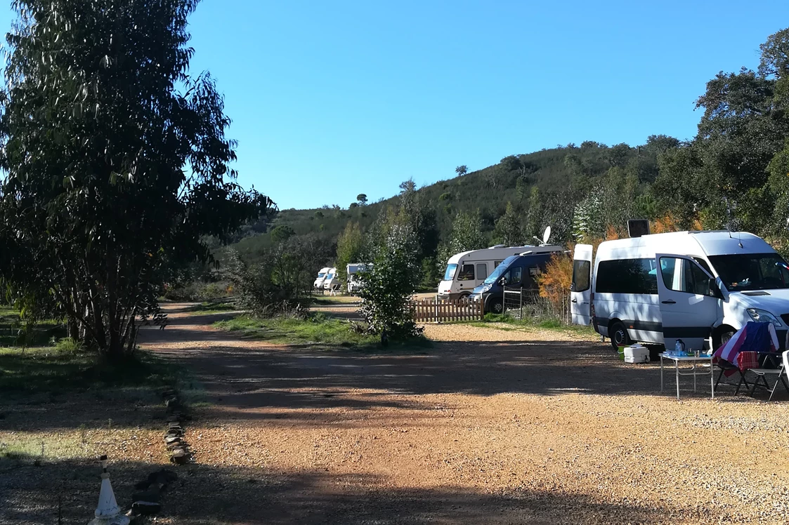 Wohnmobilstellplatz: Camperstop Messines