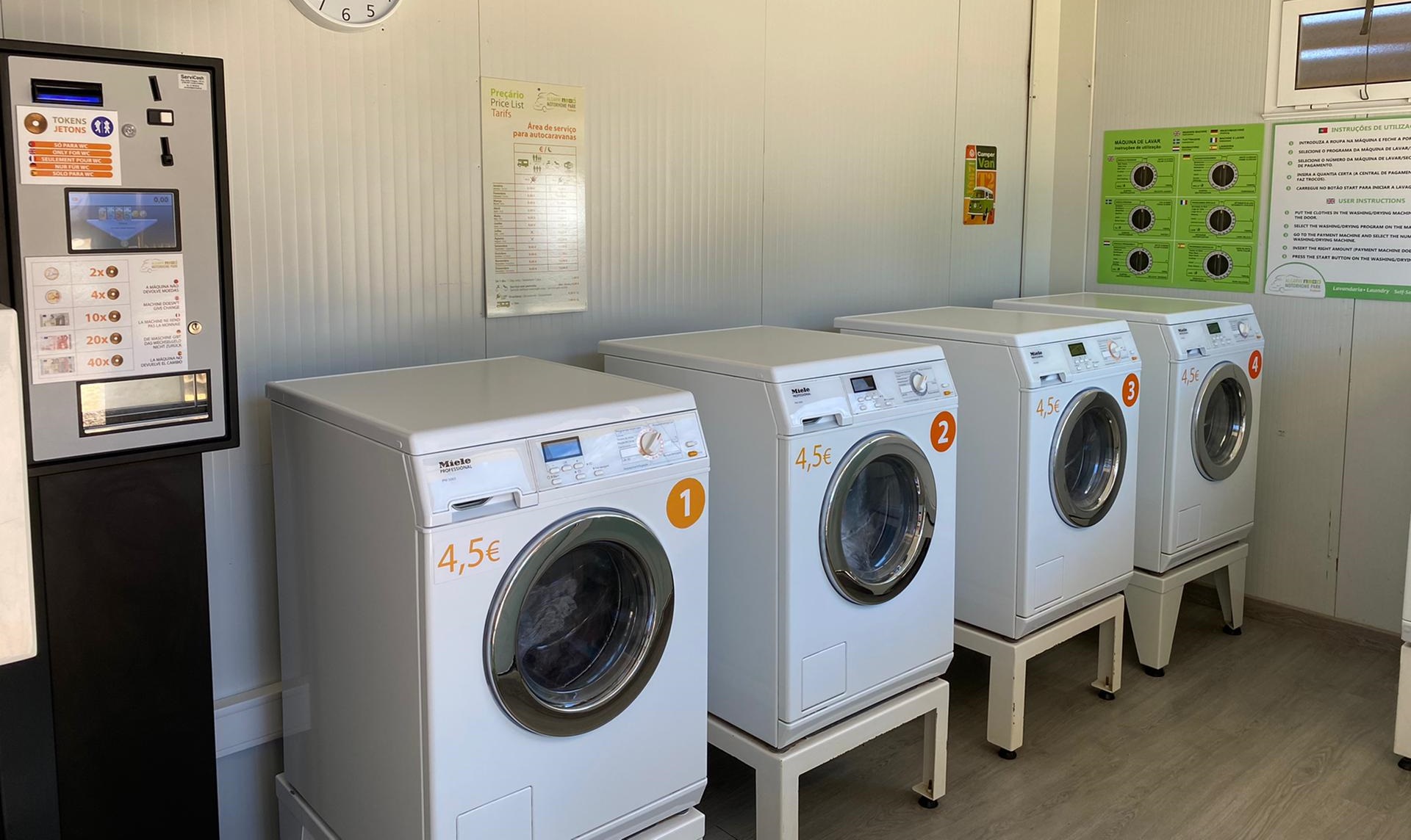 Reisemobilstellplatz - Hunde erlaubt: Hunde erlaubt - Algarve - Wäscheservice  - Algarve Motorhome Park Falésia