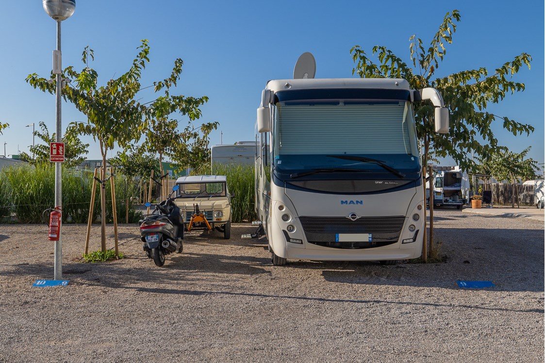 Wohnmobilstellplatz: Parcela Superior XL - Nomadic Valencia Camping Car