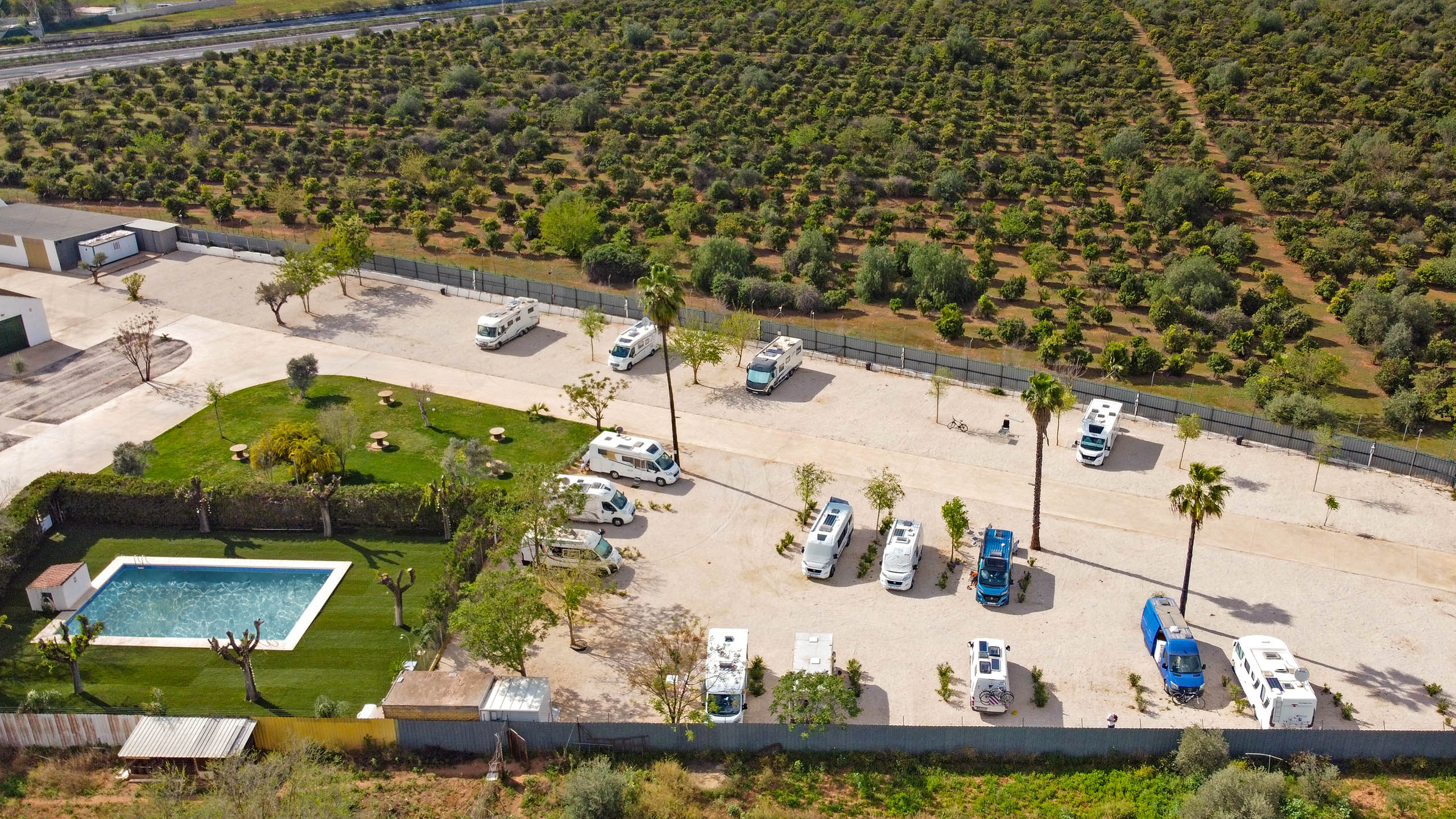 Wohnmobilstellplatz: Luftaufnahme des Campingwagens - Carcaracol