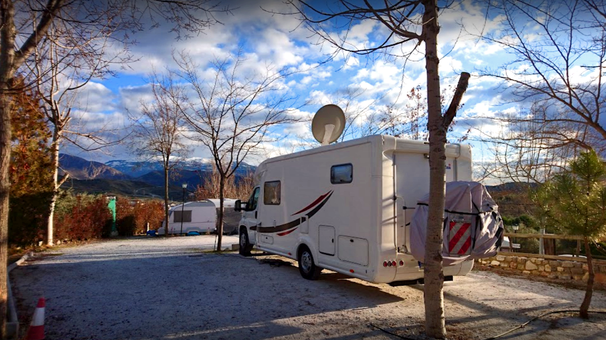 área camper - Restaurant - España - parcelas con vistas a sierra nevada - Camping Alto de Viñuelas